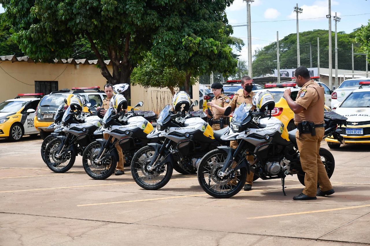 Pimentel acompanha entrega de motos BMW de 850 cilindradas à Polícia Militar
